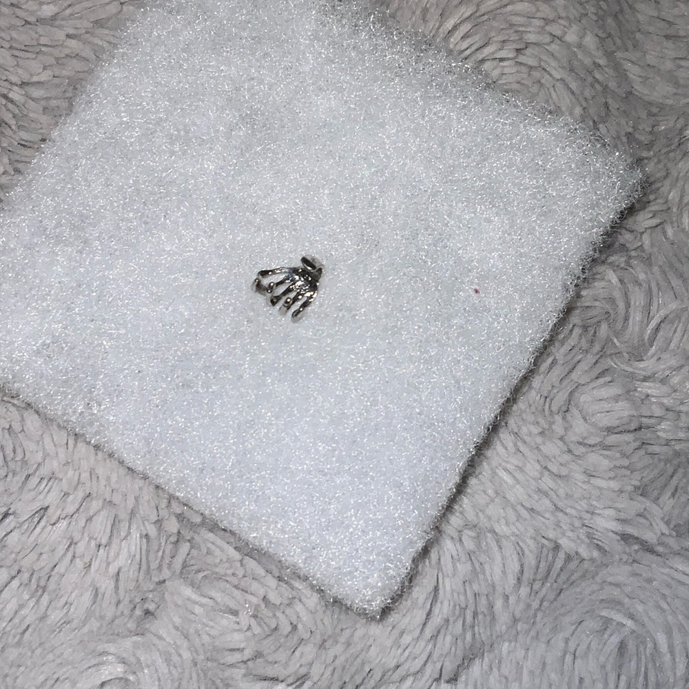 2$🤩Silver Skeleton Hand lob loop - Picture 3 of 3